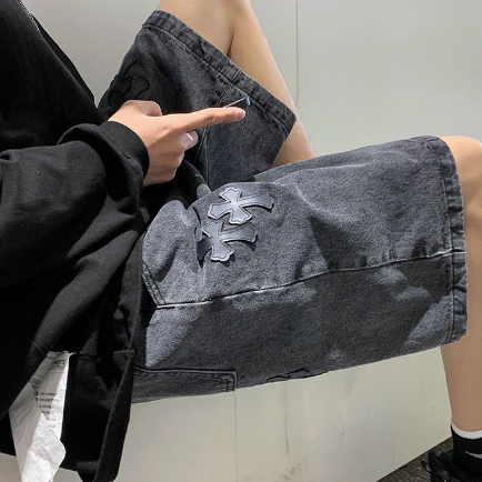 Quần short jeans ống rộng, thêu da chữ thập Dusty Studio