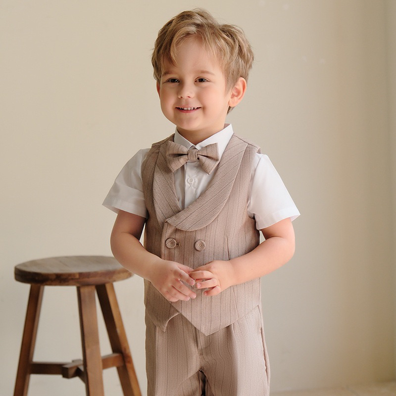 BỘ VEST CHO BÉ TRAI HÀNG CAO CẤP GỒM ÁO SƠ MI, QUẦN SHORT, VEST, HOA CÀI VÀ NƠ CÀI