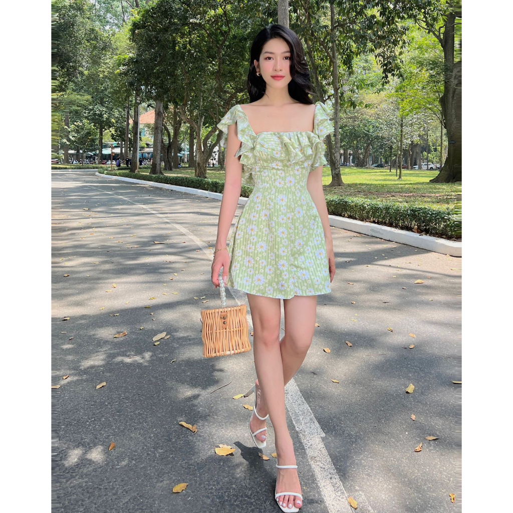 COLUS - Jumpsuit ngắn trễ vai xanh bơ