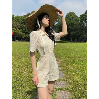 COLUS - Jumpsuit ngắn chất ren cao cấp