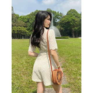 COLUS - Jumpsuit ngắn chất ren cao cấp