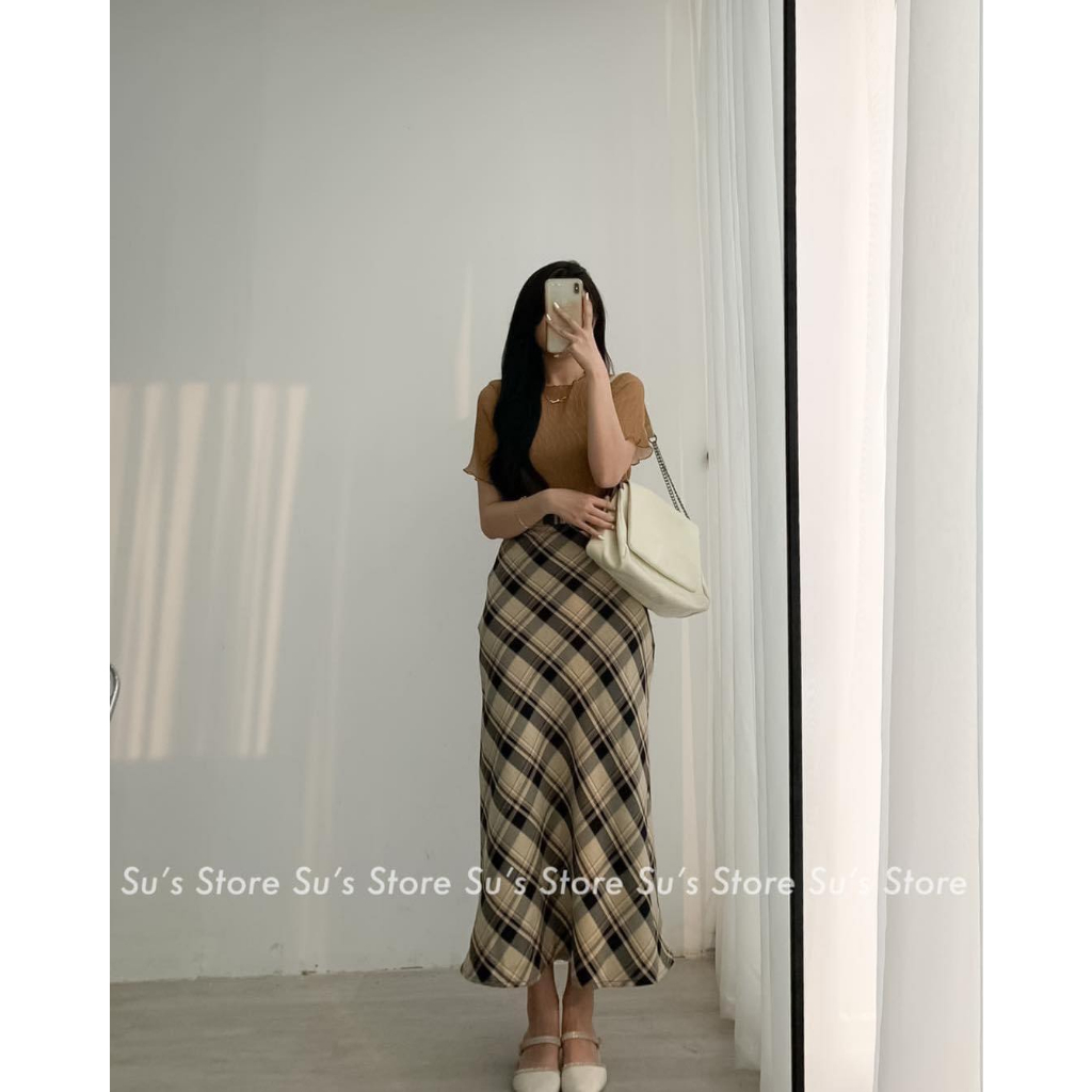 Chân váy kẻ dài