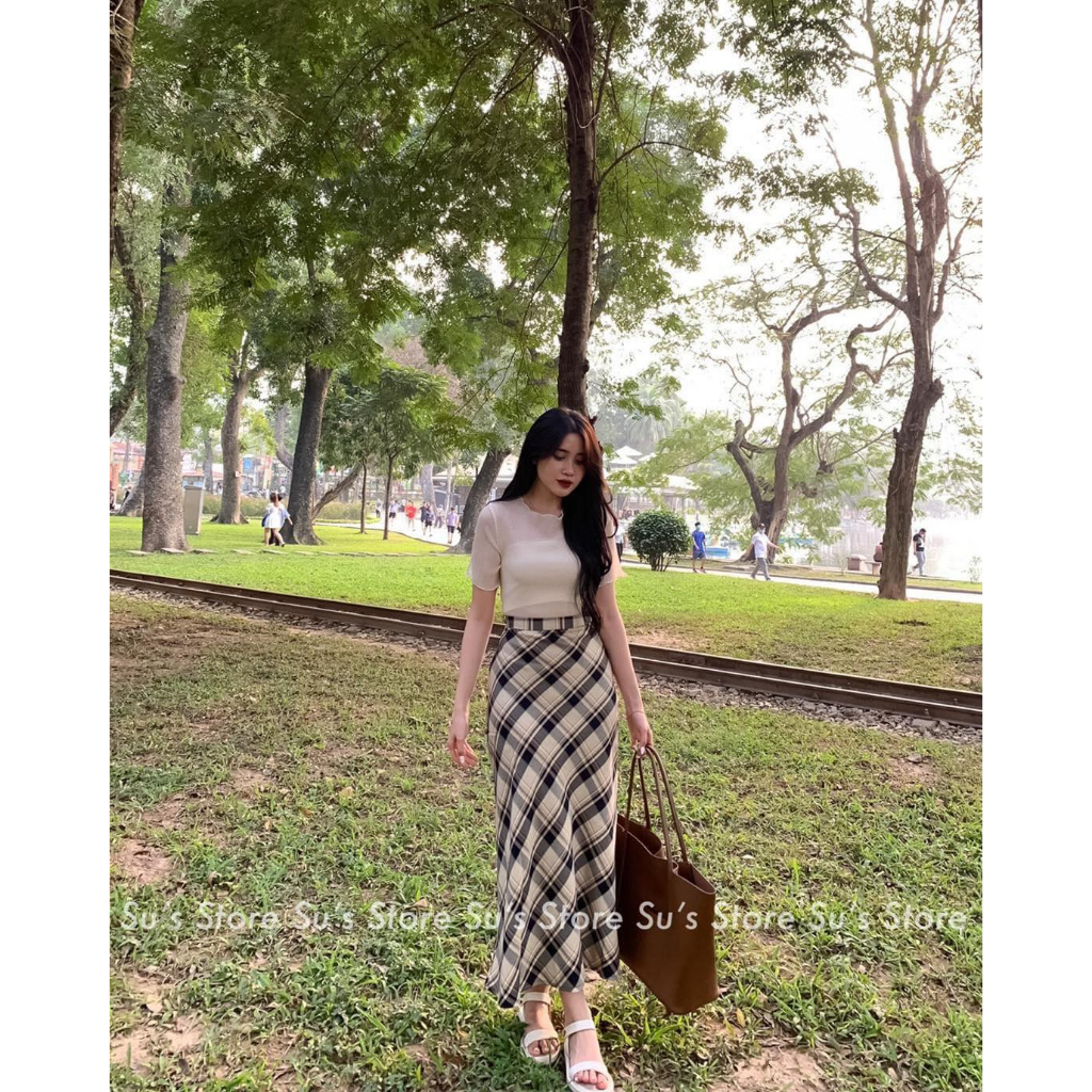 Chân váy kẻ dài