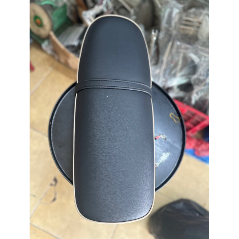 Yên CD90 đen đế sắt