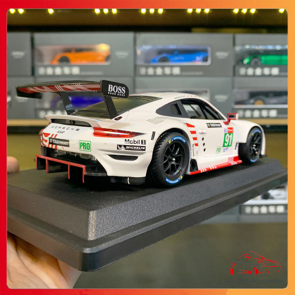 Mô hình xe Porsche 911 RSR LM 2020 tỉ lệ 1:24 Bburago