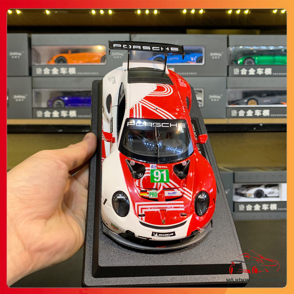 Mô hình xe Porsche 911 RSR LM 2020 tỉ lệ 1:24 Bburago