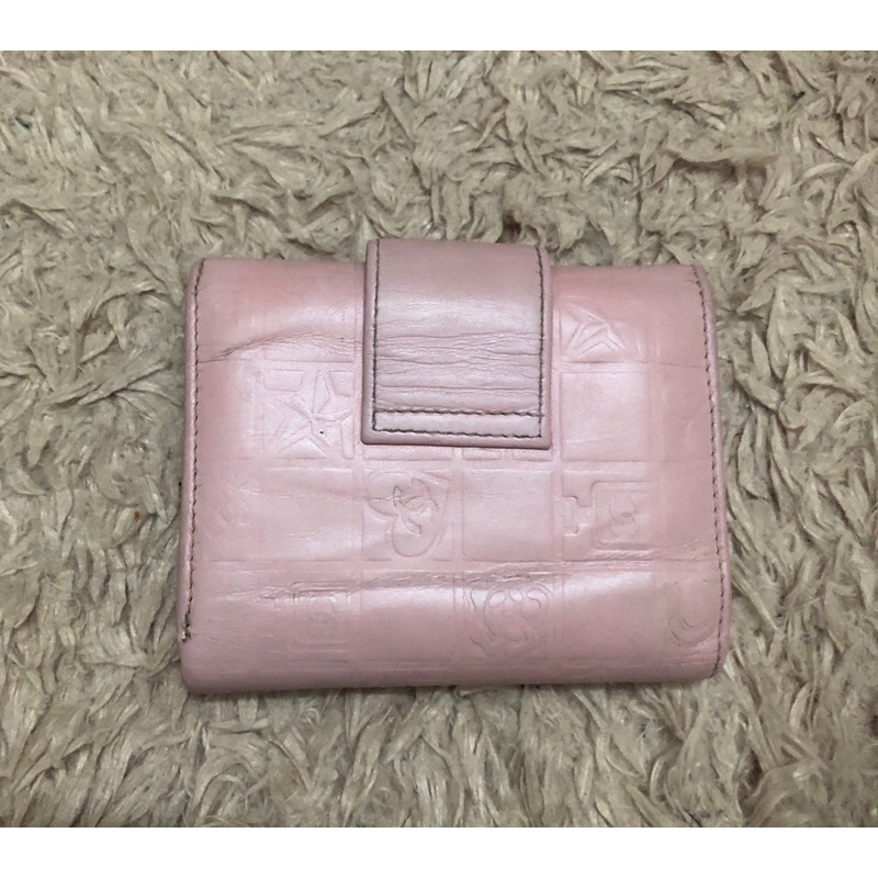 Ví chuẩn si. Ví qua sử dụng. Khách vui lòng xem hình nếu muốn biết thêm thông tin sản phẩm mời khách vô chat nhé. Thanks