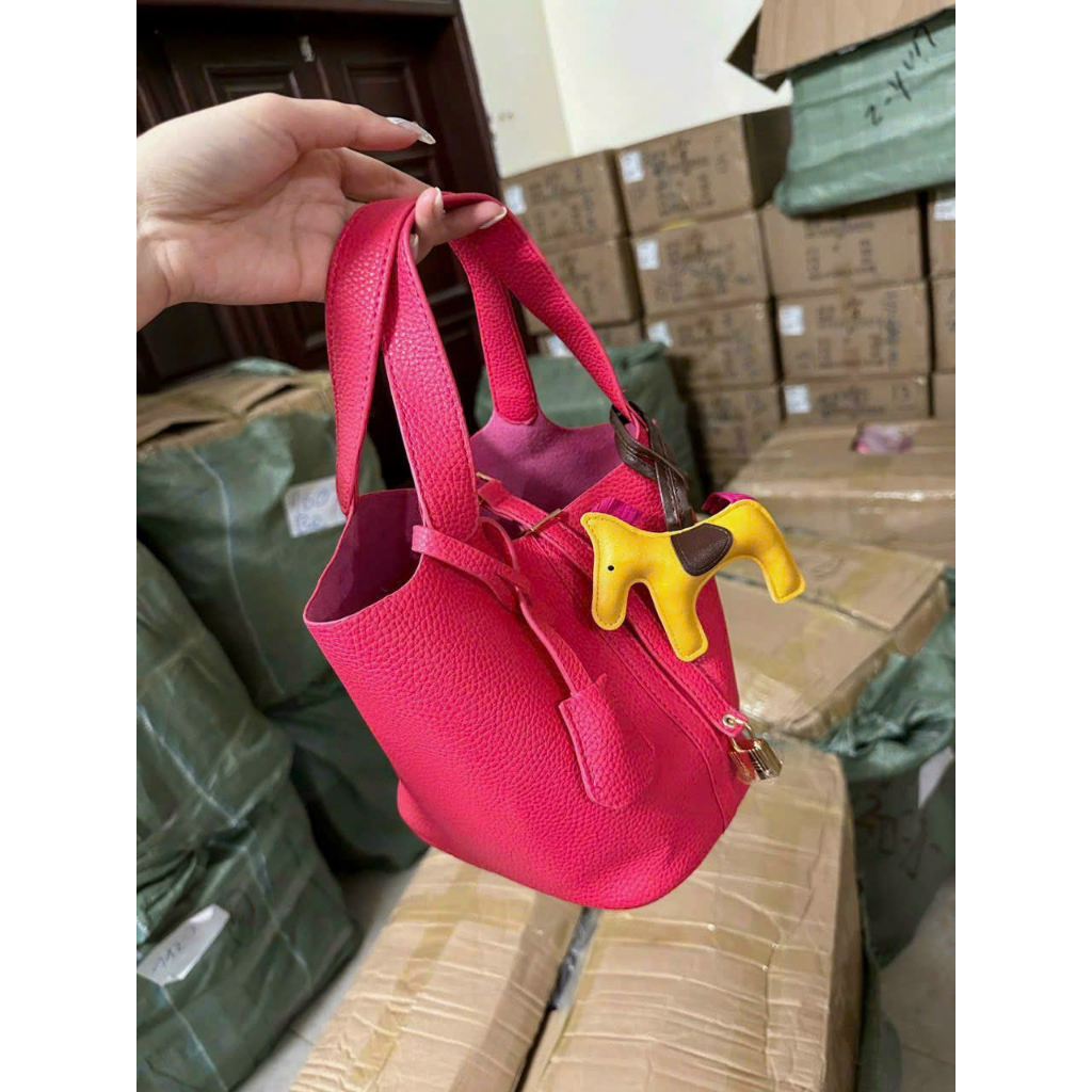 Túi đeo chéo xách 2in1 tay tăng kèm ô khóa móc gấu khăn lụa