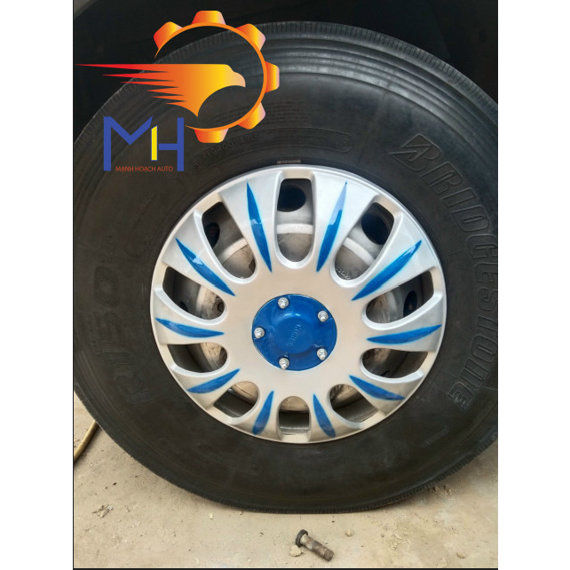 Chụp mâm xe tải r20 - r22.5 sơn sẵn cho xe có ruột hoặc không ruột kèm bass