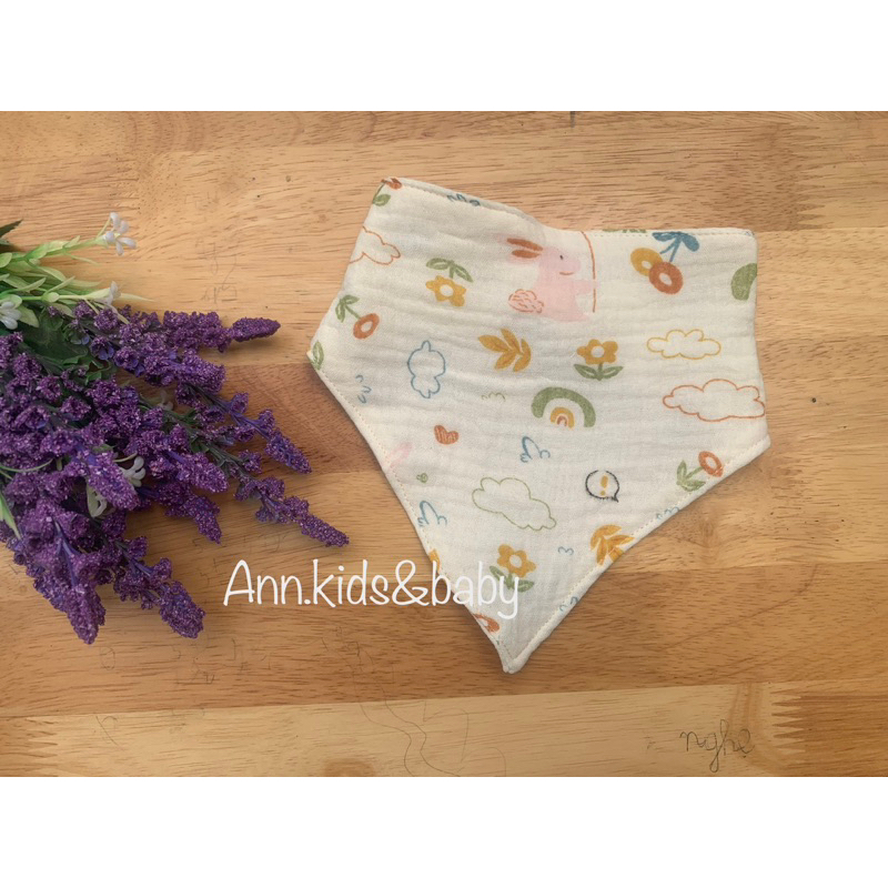 Yếm tam giác vải xô muslin loại 1 mềm mại thấm hút và an toàn cho bé .
