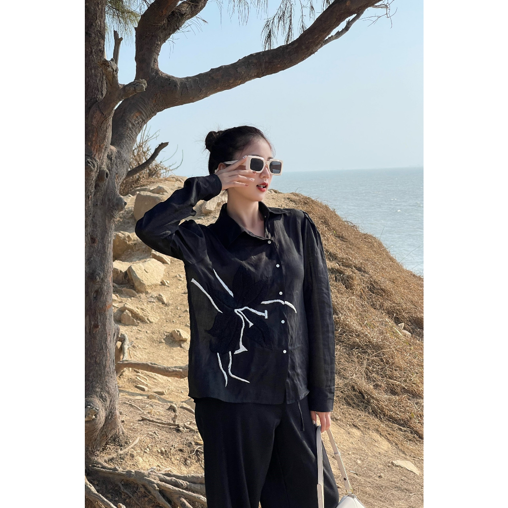 Evie Áo sơmi Đen _ Linen _ Thêu hoa đen lớn