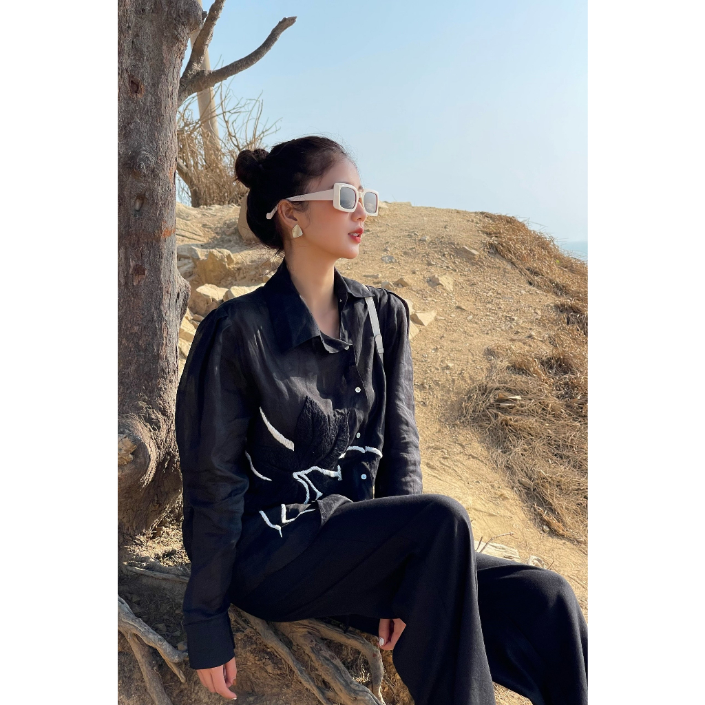 Evie Áo sơmi Đen _ Linen _ Thêu hoa đen lớn