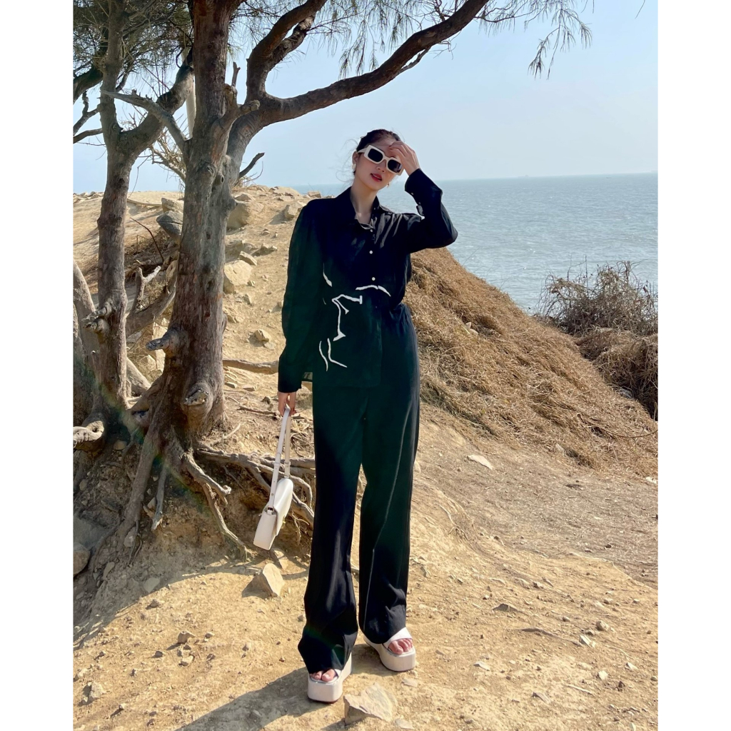 Evie Áo sơmi Đen _ Linen _ Thêu hoa đen lớn