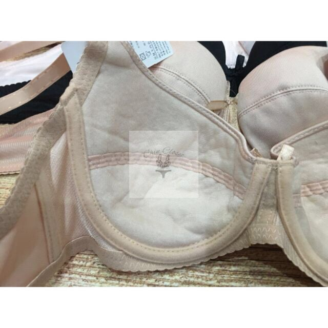 Áo lót mỏng satin có gọng cài sau