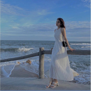 13144 đầm trắng cổ yếm hở lưng maxi