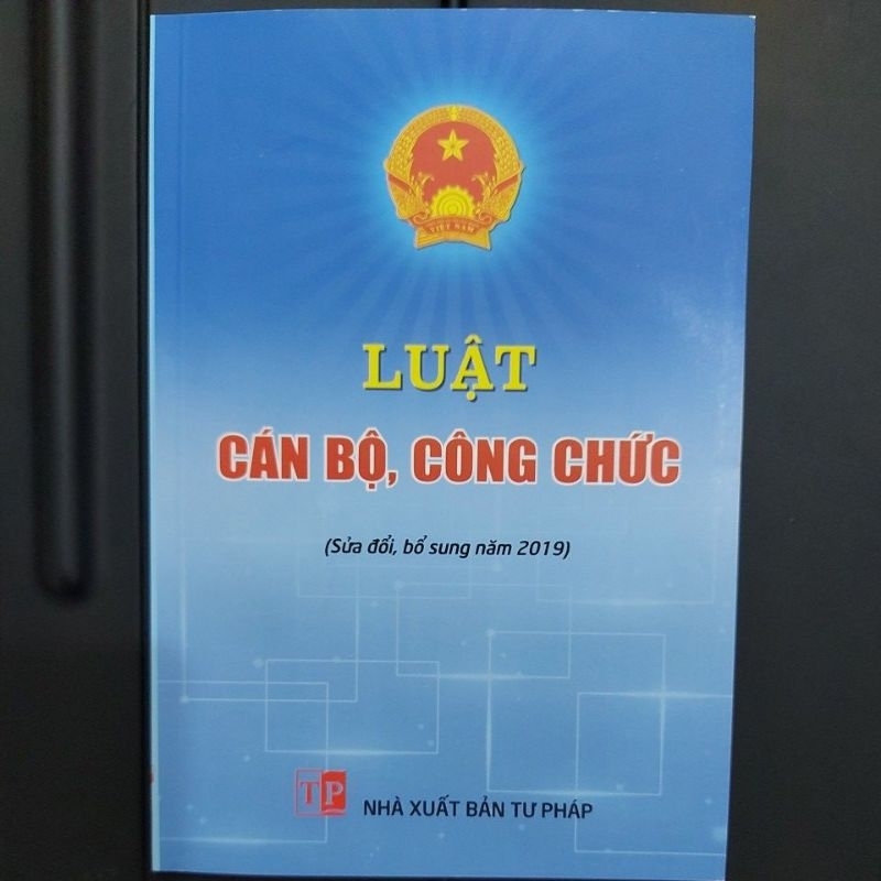 Sách - Luật cán bộ công chức (NXB Tư Pháp)