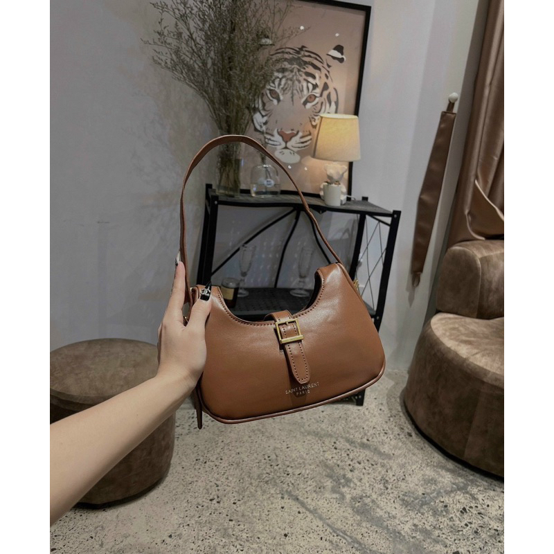 Kẹp nách #ysl mới siêu đẹp lun ạ 21cm có dây đeo chéo