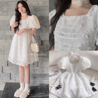 Đầm BBD trắng voan ren hoa tay bồng ngắn cổ vuông cơ kèm choker hoa cổ dáng xoè bồng ngắn freesize Pumi 14376