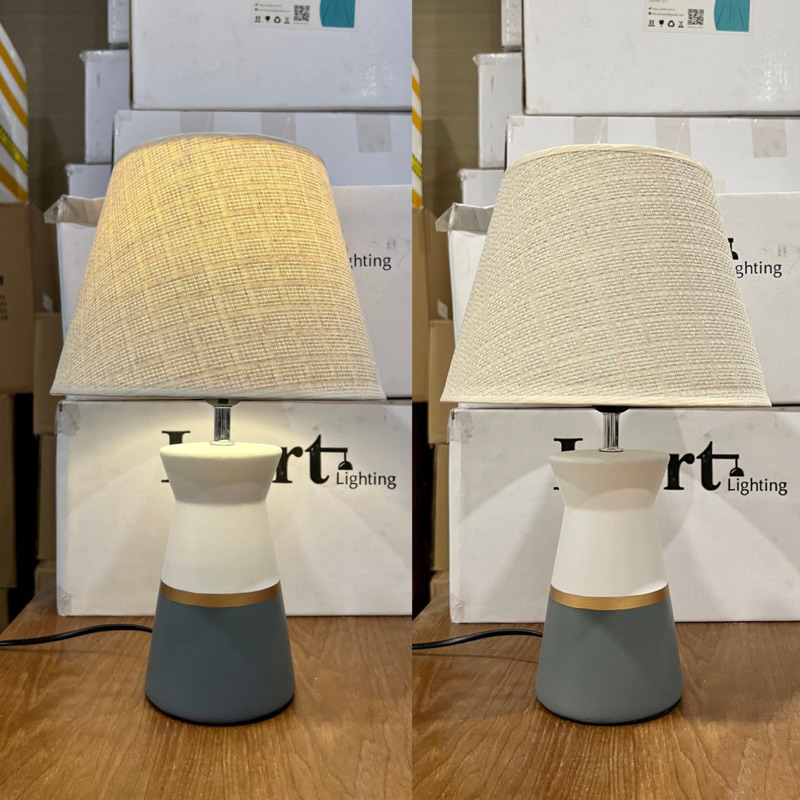 Đèn ngủ để bàn LART 9859G thân trắng xám xanh viền vàng trẻ trung phù hợp phòng ngủ dưới 20m2 với dây chỉnh sáng tiện