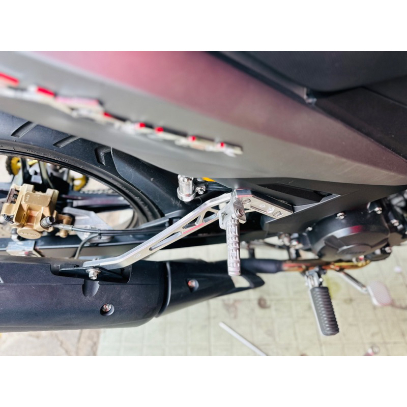 Gác chân tq6 cnc sau Ex150/155