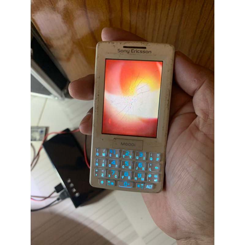 Điện thoại sony M600 gì đó hiếm