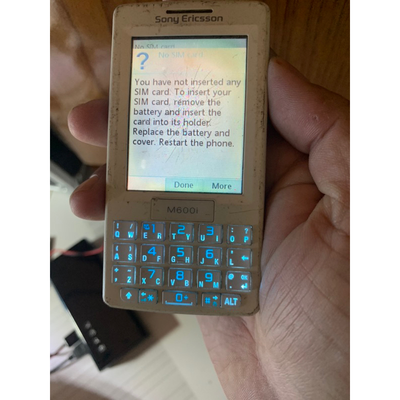 Điện thoại sony M600 gì đó hiếm