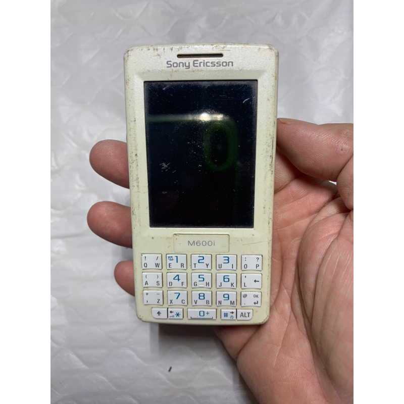 Điện thoại sony M600 gì đó hiếm