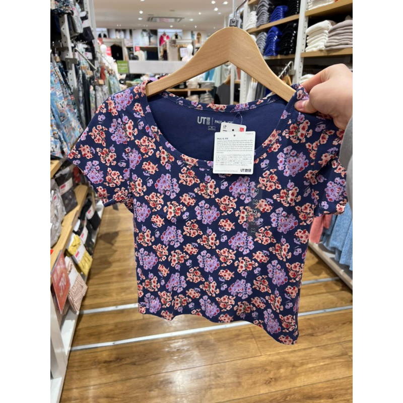 Áo thun UT hoa nhí Uniqlo dáng ngắn Nhật nội địa