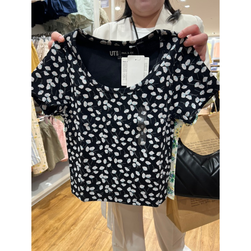 Áo thun UT hoa nhí Uniqlo dáng ngắn Nhật nội địa