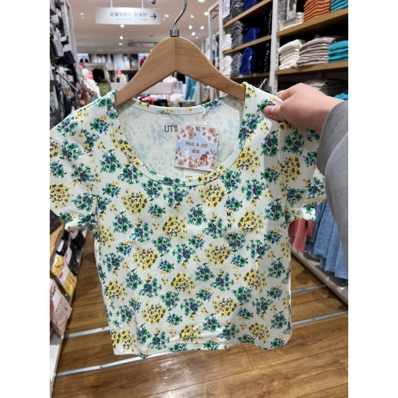 Áo thun UT hoa nhí Uniqlo dáng ngắn Nhật nội địa