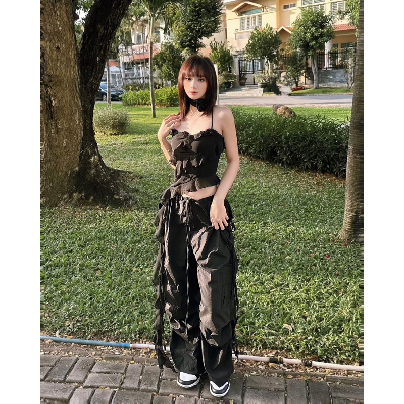 LadyQueen- Áo tua rua vạt xéo kèm bông buộc cổ- Lily Top | BigBuy360 - bigbuy360.vn