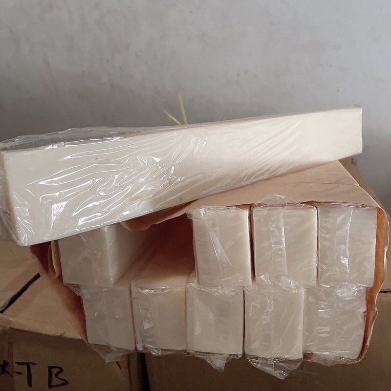 Xà bông cây 72% dầu màu trắng 1 cây
