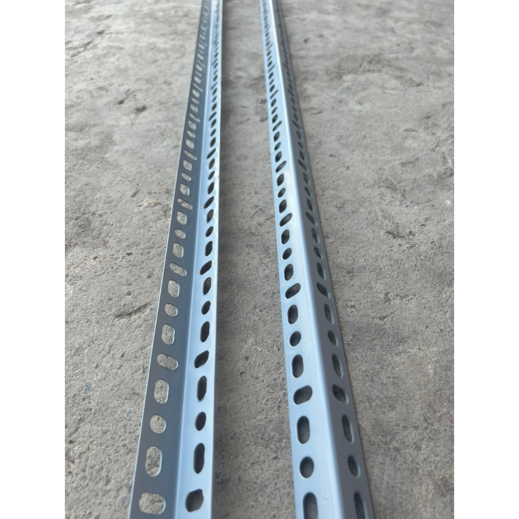 Thanh sắt V lỗ  dài 150cm