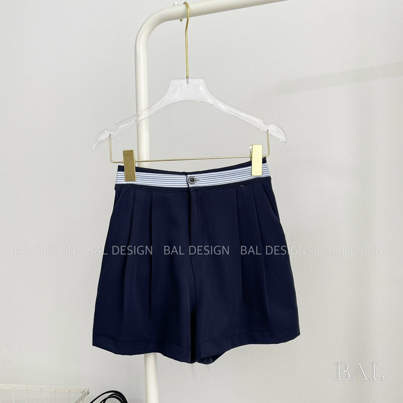 Áo sơ mi kẻ xanh cổ vát HOTTREND , áo sơ mi phong cách Hàn Quốc thanh lịch / maybecloset