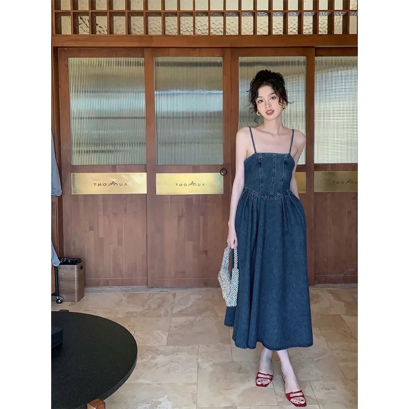 Đầm jean xoè 2 dây, dài qua gối. size sm