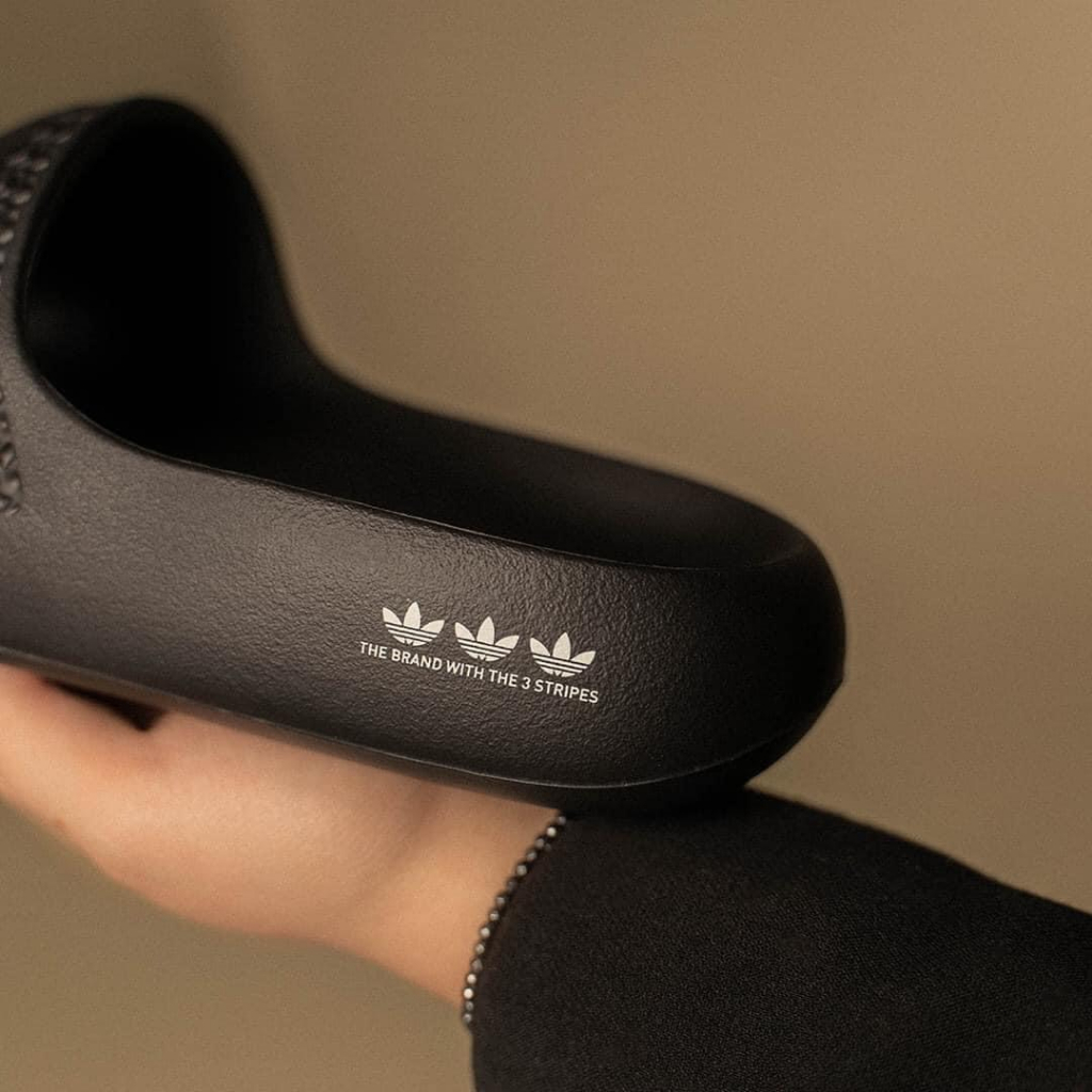 Dép nam nữ Ayoon màu đen mới nhất Hot 2023, Dép ayoon đen đế cao su non Form dáng thể thao, chống nước chống hôi chân