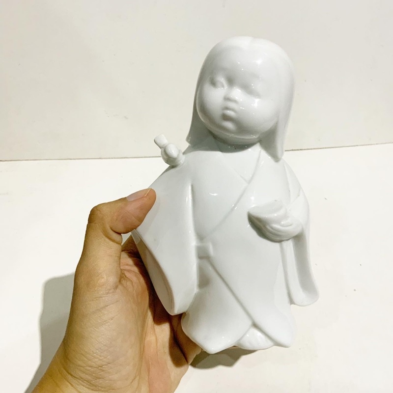 Búp bê sứ trắng truyền thống Nhật Bản mặc kimono có chú chim đậu trên vai (2hand)
