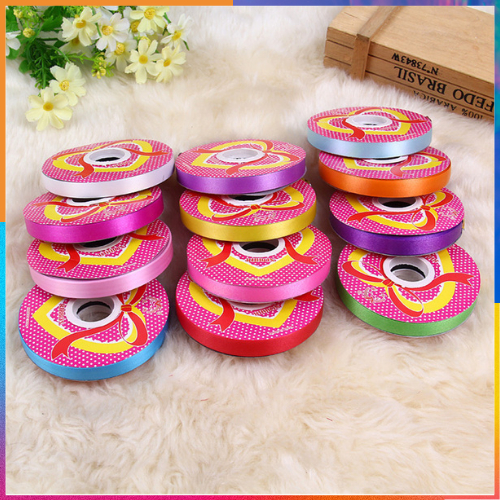 Cuộn dây ruy băng bản nhựa 1cm  buộc đuôi bóng trang trí sự kiện, phòng cưới .