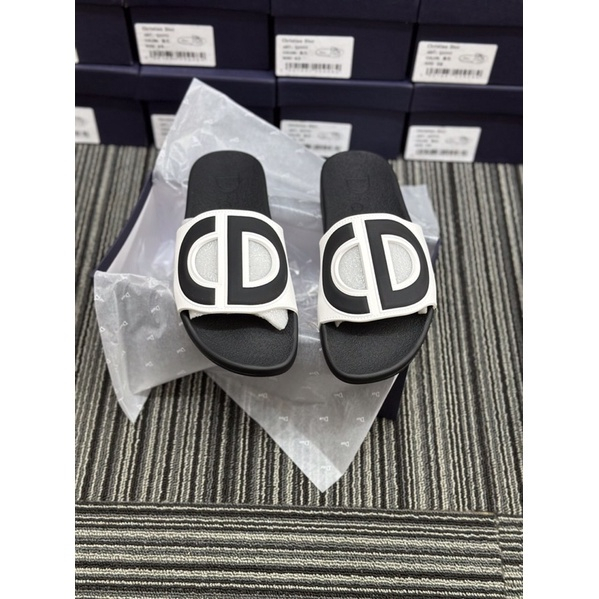 Dép Thêu Chữ  CD Trên Quai Siêu Đẹp - Dép Di-or Nam Đế Khâu Cực Xịn