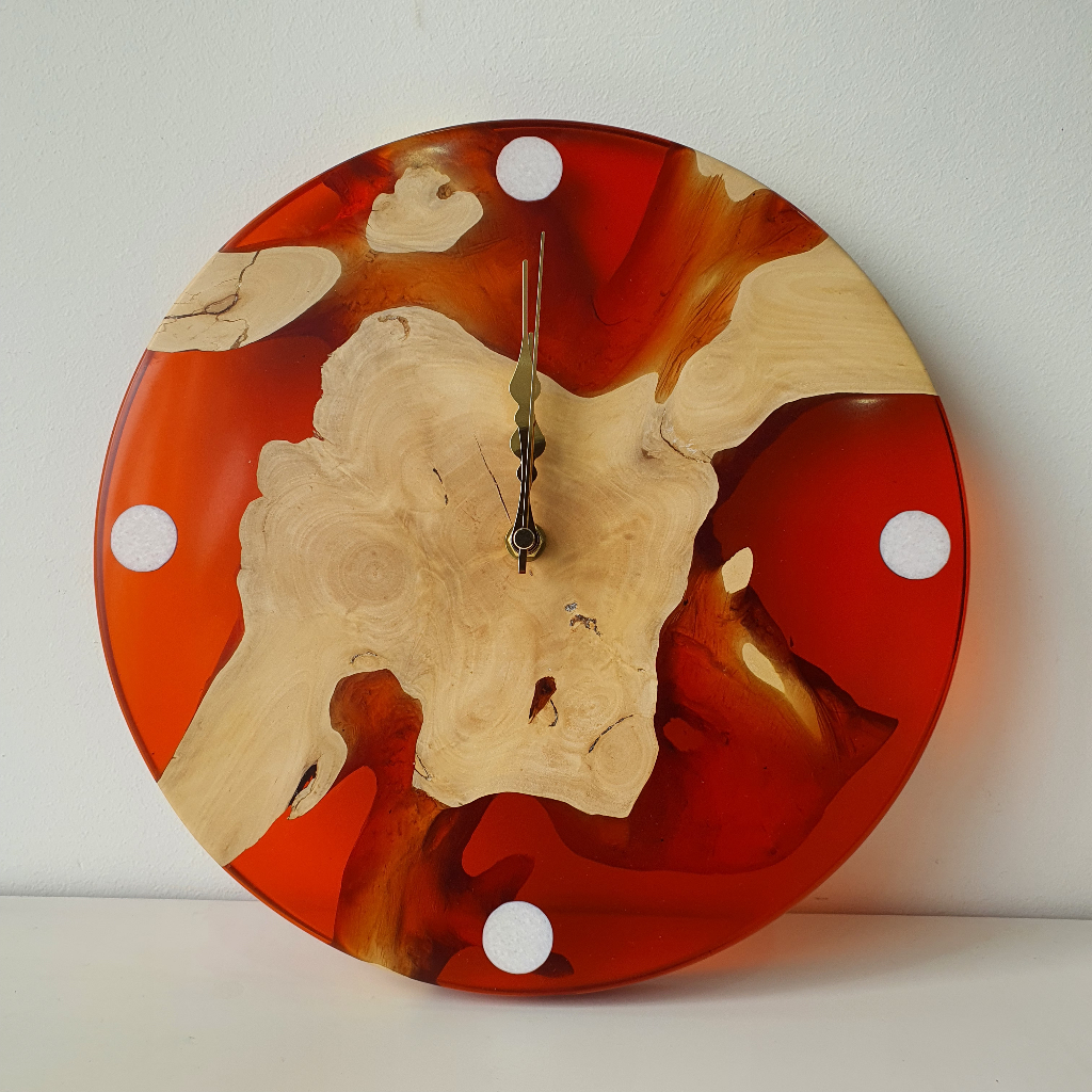 Đồng hồ treo tường gỗ cà phê - epoxy màu cam 01