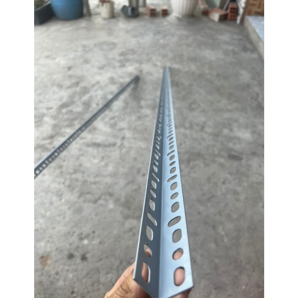 Thanh sắt V lỗ  dài 150cm