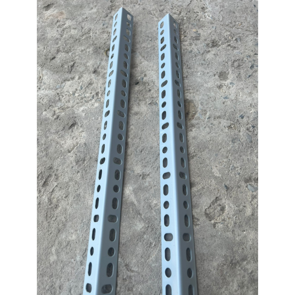 Thanh sắt V lỗ  dài 150cm