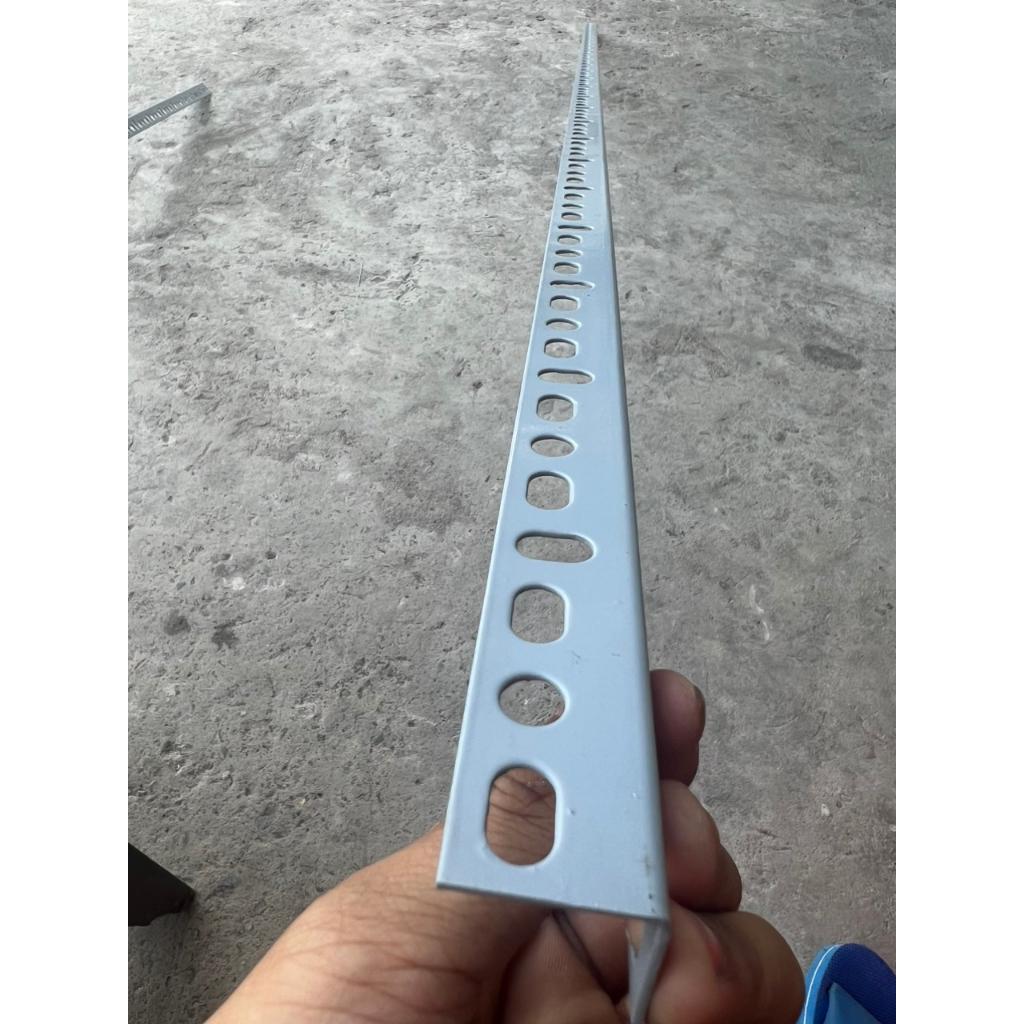 Thanh sắt V lỗ  dài 150cm