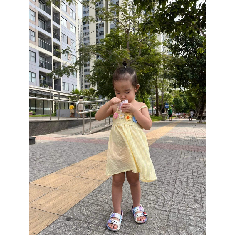 Đầm baby doll 2 dây caro đính hoa , thời trang cho bé gái chất liệu mát mẻ cho mùa hè .