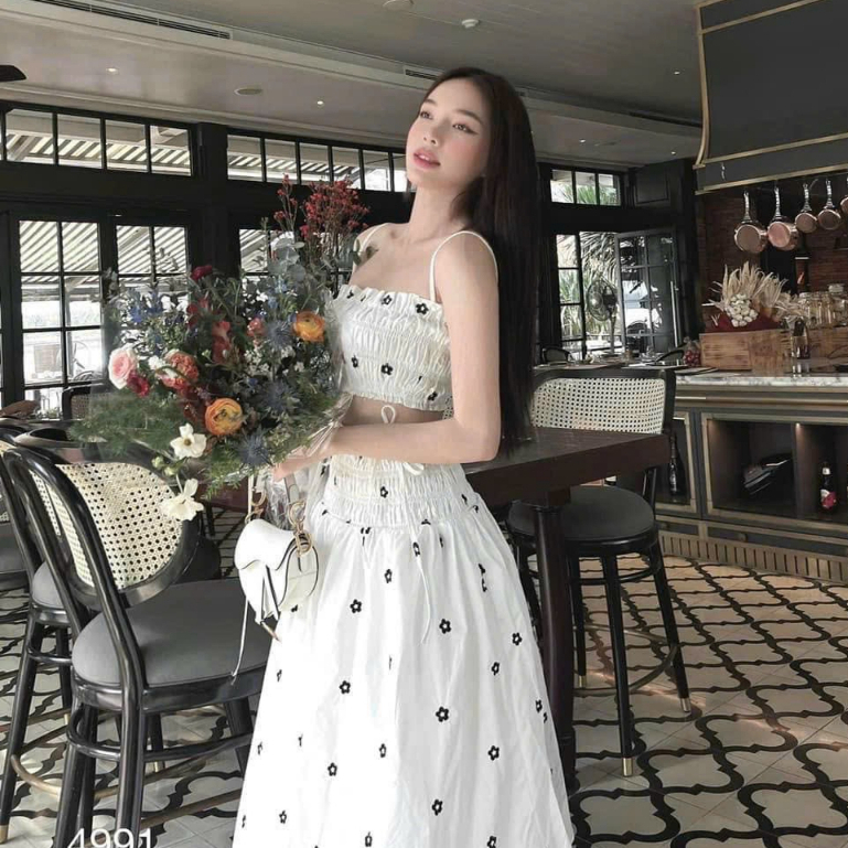 Set áo smocking kèm chân váy xòe chất xốp hoa xinh xắn phù hợp cho nàng đi chơi và dạo phố
