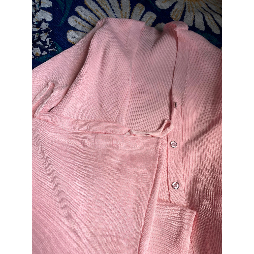 Set váy body áo khoác len dệt kim hồng