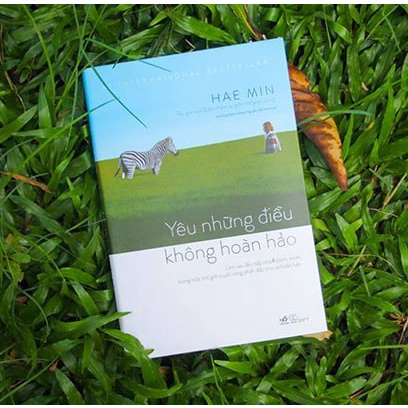 Sách - Yêu Những Điều Không Hoàn Hảo