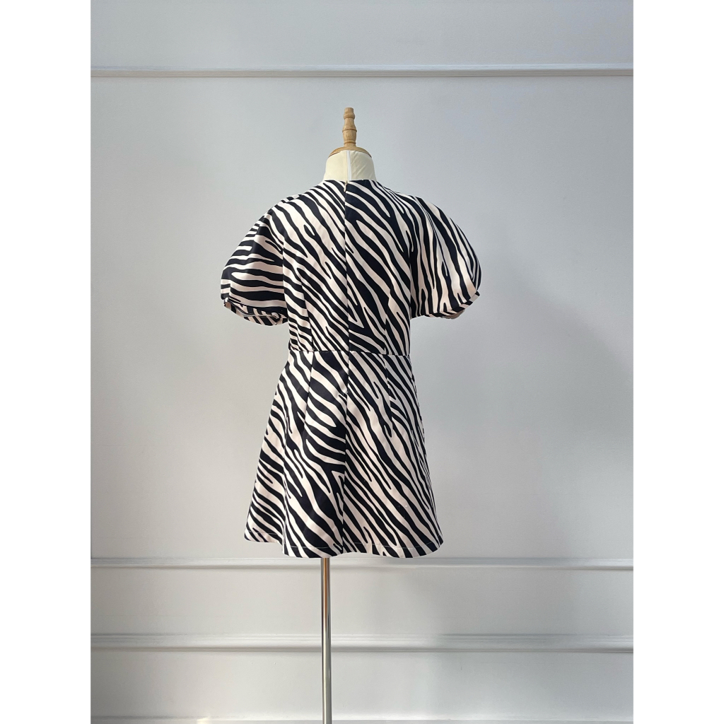 N259 Váy COCOSIN Hàng hiệu chính hãng thời trang nữ màu trắng đen size L Secondhand thanh lý ký gửi