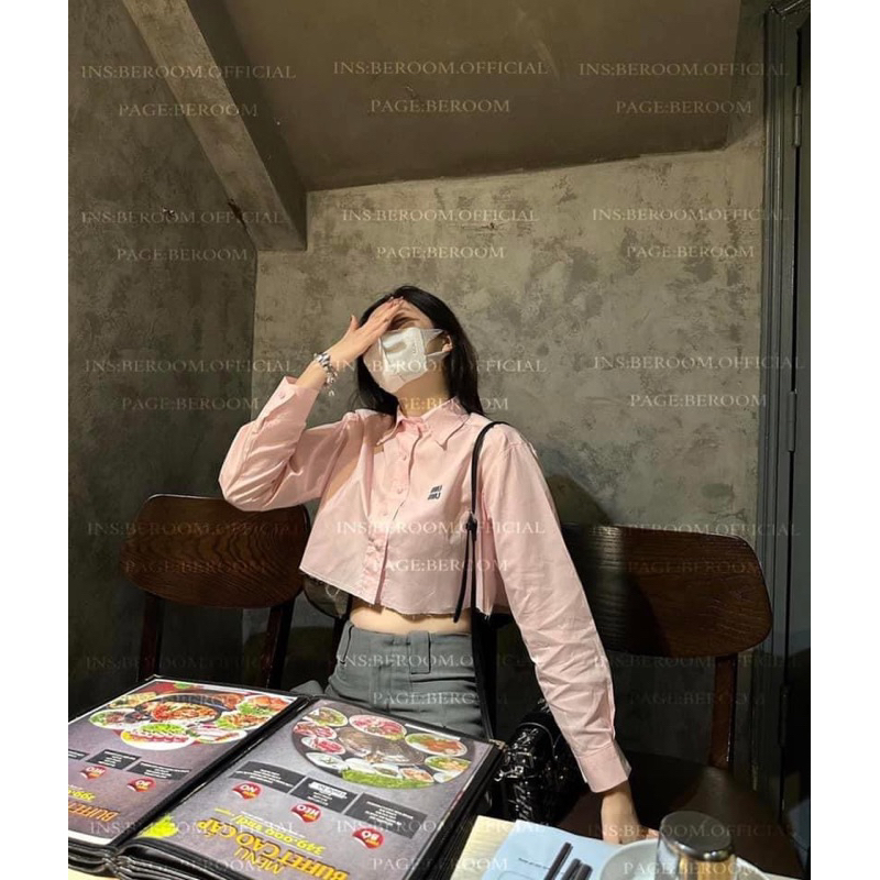 [thanh lý/ pass] Áo sơ mi croptop miumiu hồng newtag