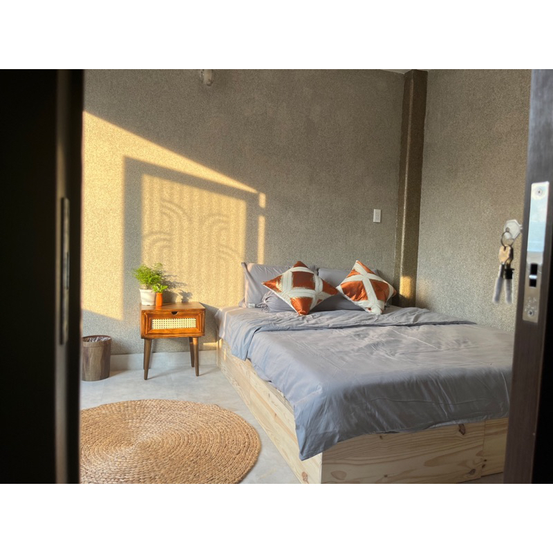 GIƯỜNG PALLET GỖ THÔNG DECOR CHÂN CAO 30CM KÍN CHÂN